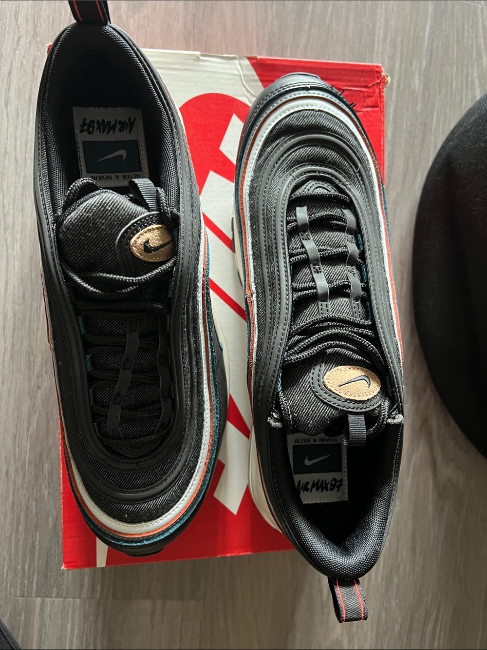 SOLD! NOT AVAILABLE! Nike Men’s Black with Crimson red Accent - Air Max 97 - Picture 6 of 10